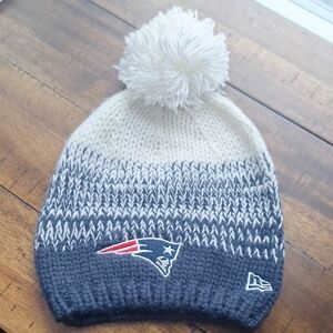 Women's NFL new era Patriots crochet winter hat.